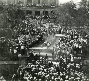 Ford Model T Climbs Capitol Steps (1911)