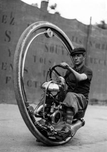 Italian inventor Davide tested his single-wheel engine in 1933.