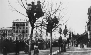 People honored Verdi by climbing trees to see his funeral procession.