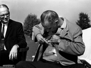 President Lyndon Baines Johnson displays the 
incision from his gall bladder surgery and kidney 
stone removal. Oct. 20, 1965 