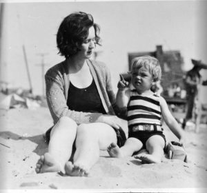 Gladys Baker with her 3 year-old daughter Norma Jeane, 1929.