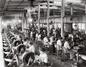 Women workers helped arm the military in World War 1.