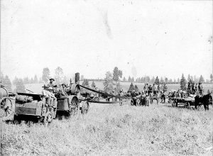 Farmers and Threshing (1902)