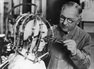 Beauty micrometer Invention aids Hollywood beauty in 1930s.