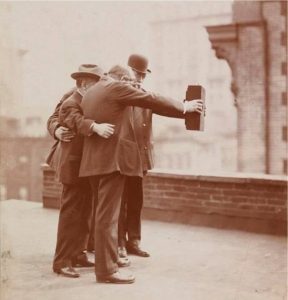 Possible first group selfie taken in 1920, foreshadowed today's trend.