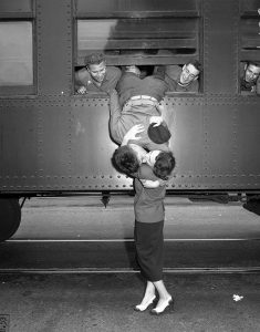 Love amidst war: soldier saying goodbye to his girlfriend, 1950.
