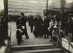 War-era girls and women fundraising at Paris metro in 1916.