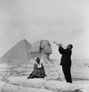 Louis Armstrong plays for his wife in Giza, 1961. 