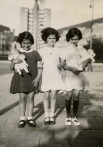 Anne, Eva and Sanne, a snapshot of friendship taken in 1936.