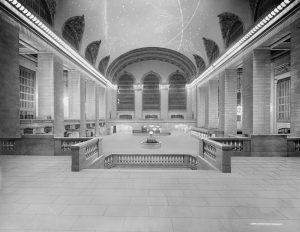 The main concourse of Grand Central Terminal just before the opening, 1913.