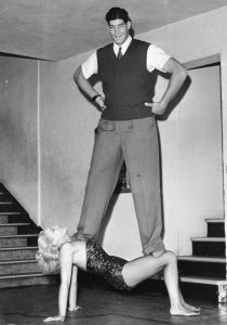 Boxer Ewart Potgieter balancing on strongwoman Joan Rhodes, 1955 .